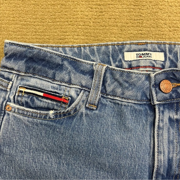 Tommy Hilfiger Logo Embroidered and Patchwork High Waisted Mom Jeans - Picture 4 of 6